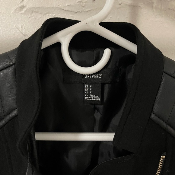 Forever 21 zippered Moto jacket - Picture 2 of 3